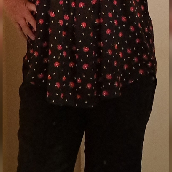 NWOT Sz M Ricki's Chiffon Black w Red dainty floral design. Non stretch. Flowy. - Picture 5 of 7